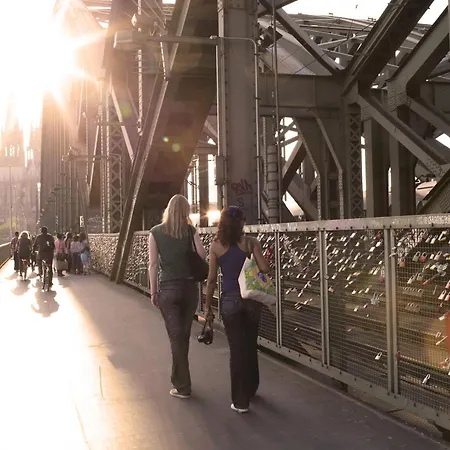 Alt Deutz City-messe-arena 2* Köln