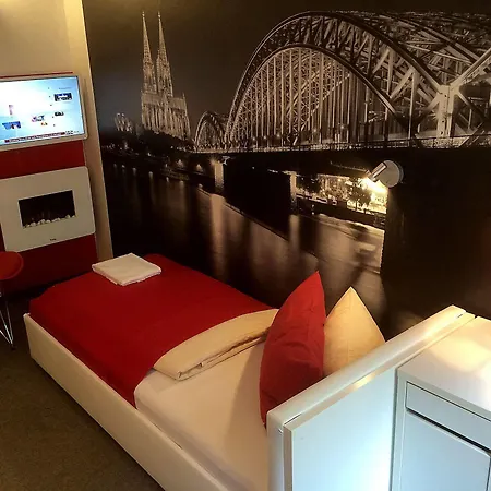 Alt Deutz City-messe-arena Kontaktloser Self Check-in Otel 2*